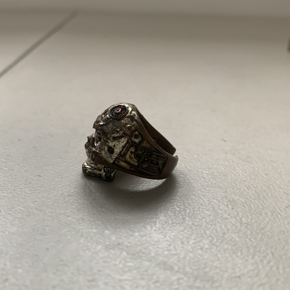 Silver Vintage Looking Skull Ring - Picture 3 of 6